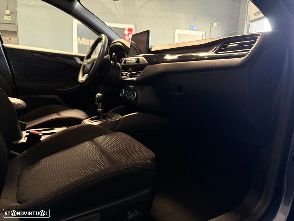 Ford Focus 1.5 TDCi ECOBlue ST-Line - 28