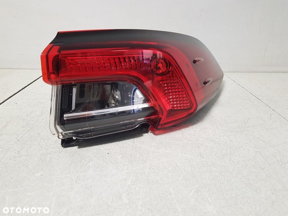 LAMPA TYLNA TYŁ PRAWA TOYOTA COROLLA XII E21 SEDAN 19-24 81550-02D11-00  81561 - 3
