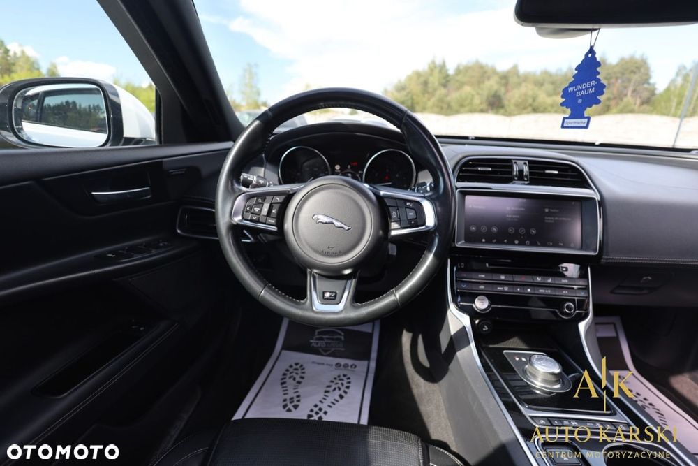Jaguar XE - 7