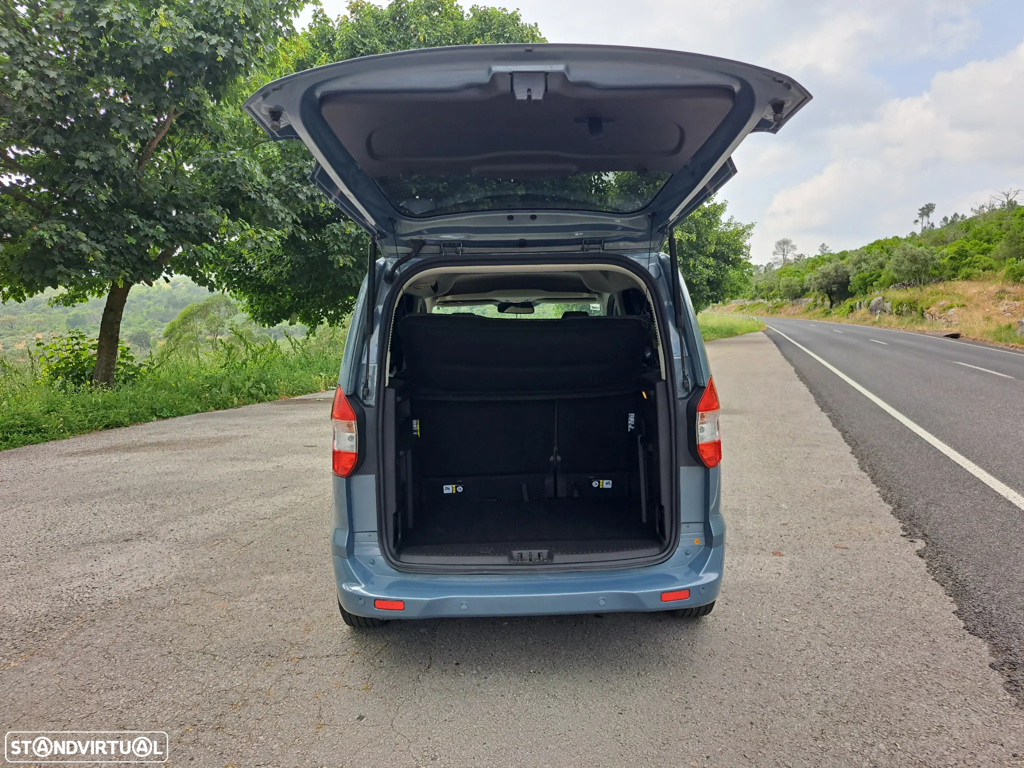 Ford Tourneo Courier 1.0 EcoBoost Titanium - 23