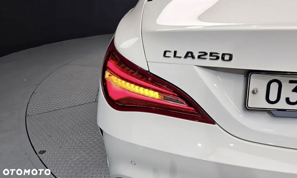 Mercedes-Benz CLA 250 4Matic 7G-DCT AMG Line - 9