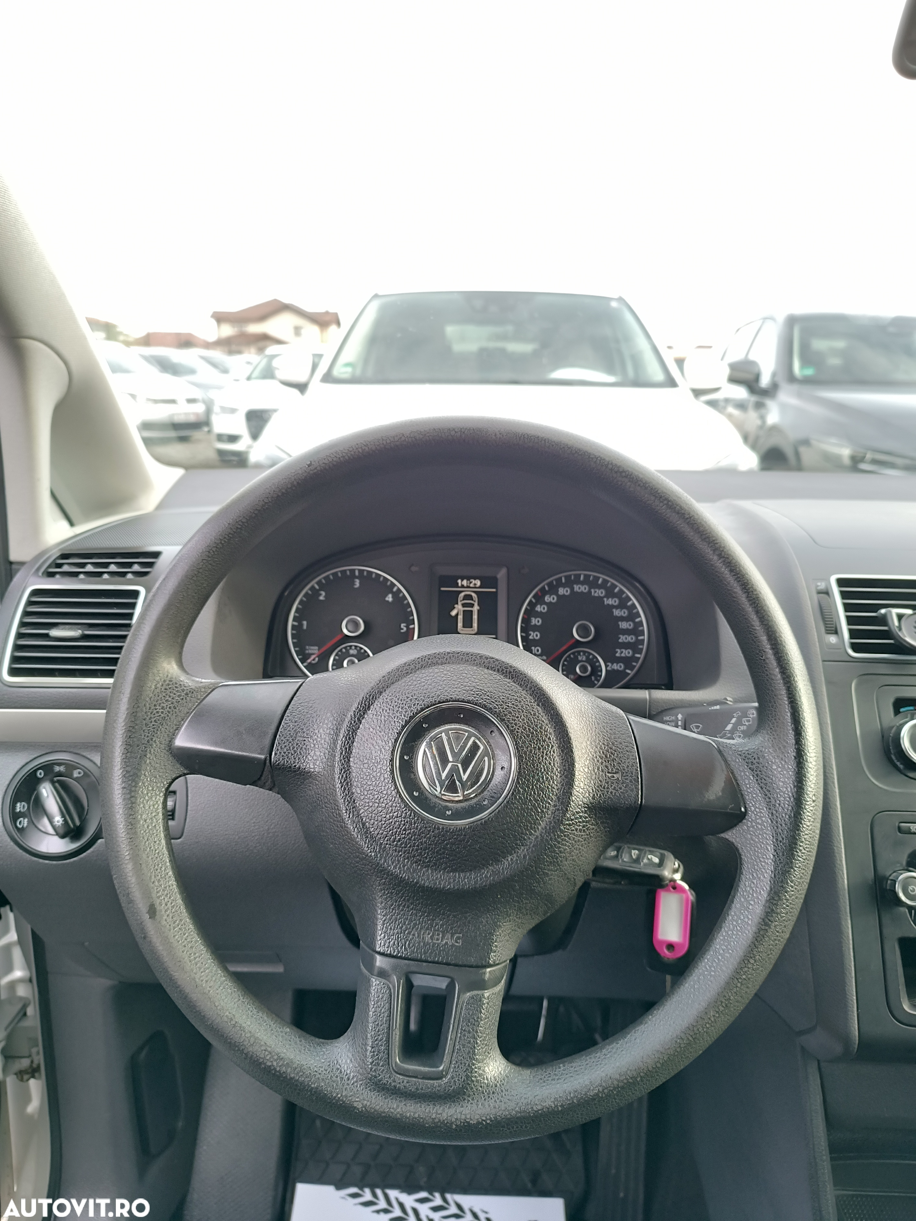 Volkswagen Touran 1.6 TDI BlueMotion Technology Comfortline - 9