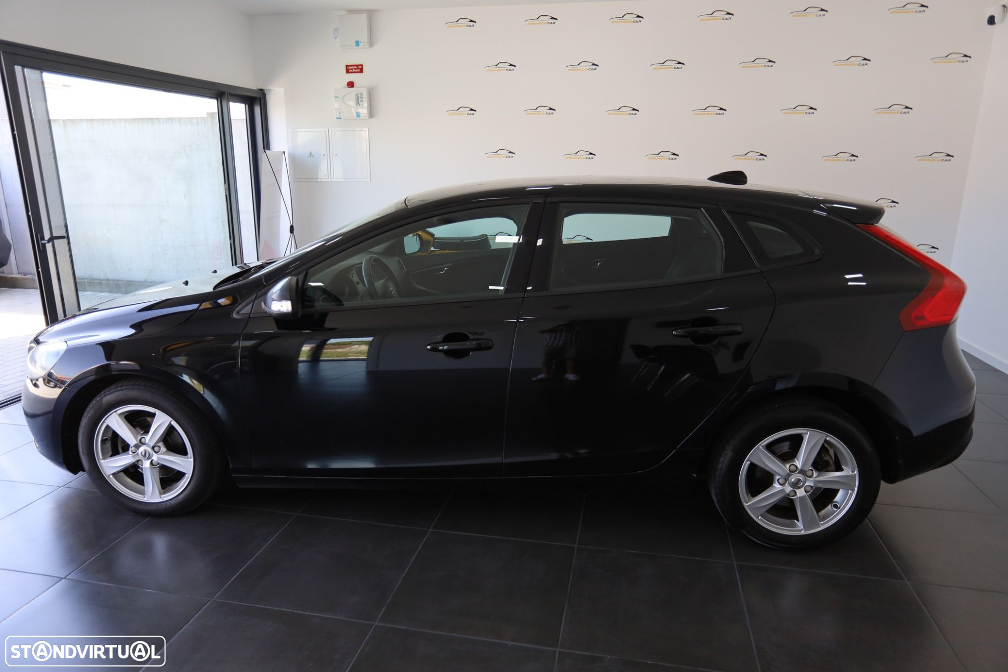 Volvo V40 2.0 D2 Momentum - 3