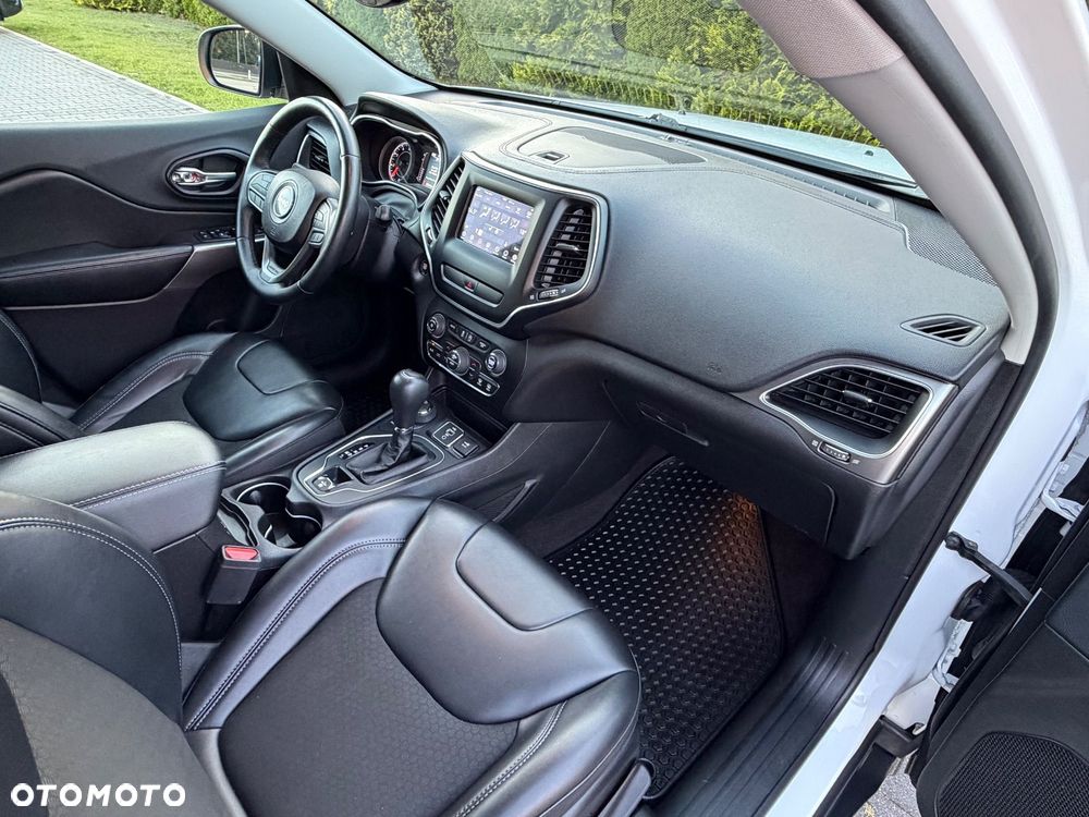 Jeep Cherokee - 22