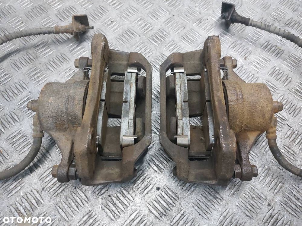 TARCZE HAMULCOWE PRZÓD + ZACISKI HYUNDAI I30 I 1.6 16V - 9