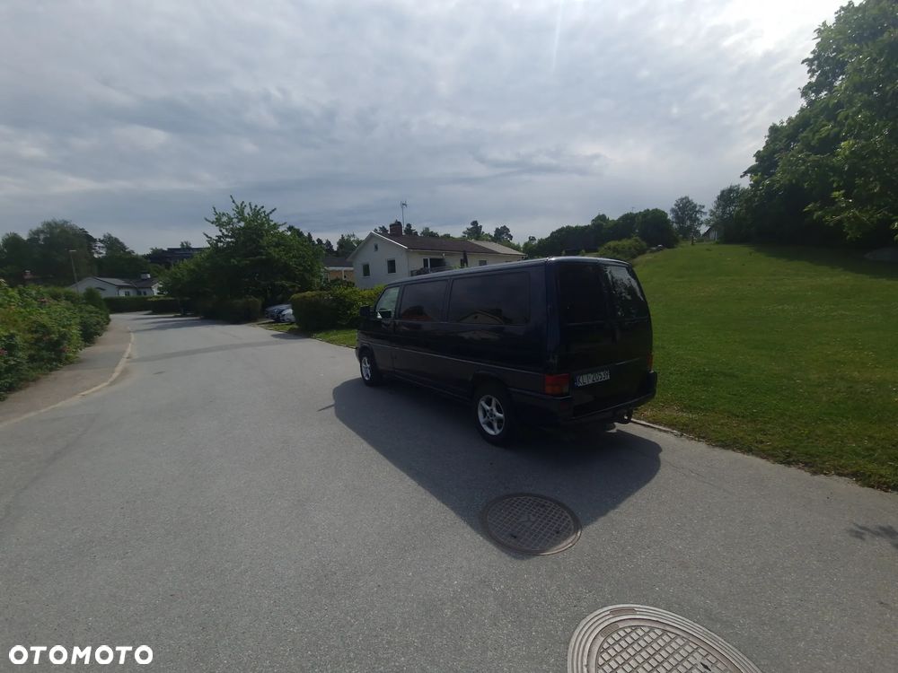 Volkswagen Caravelle - 10