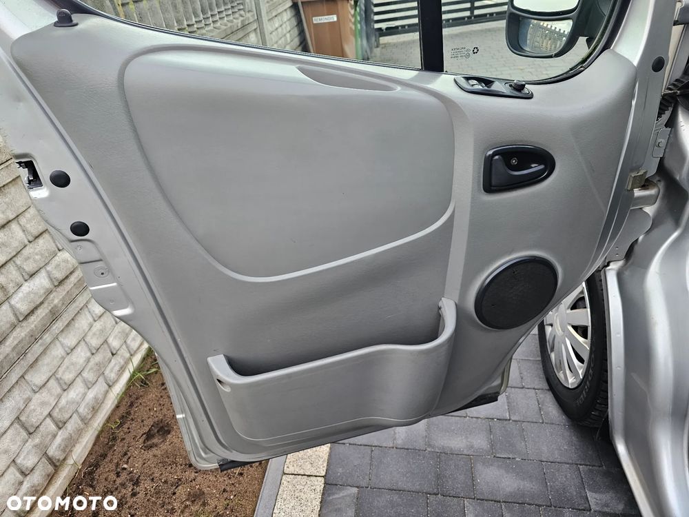 Renault Trafic 1.9 dCi Passenger Authentique - 12