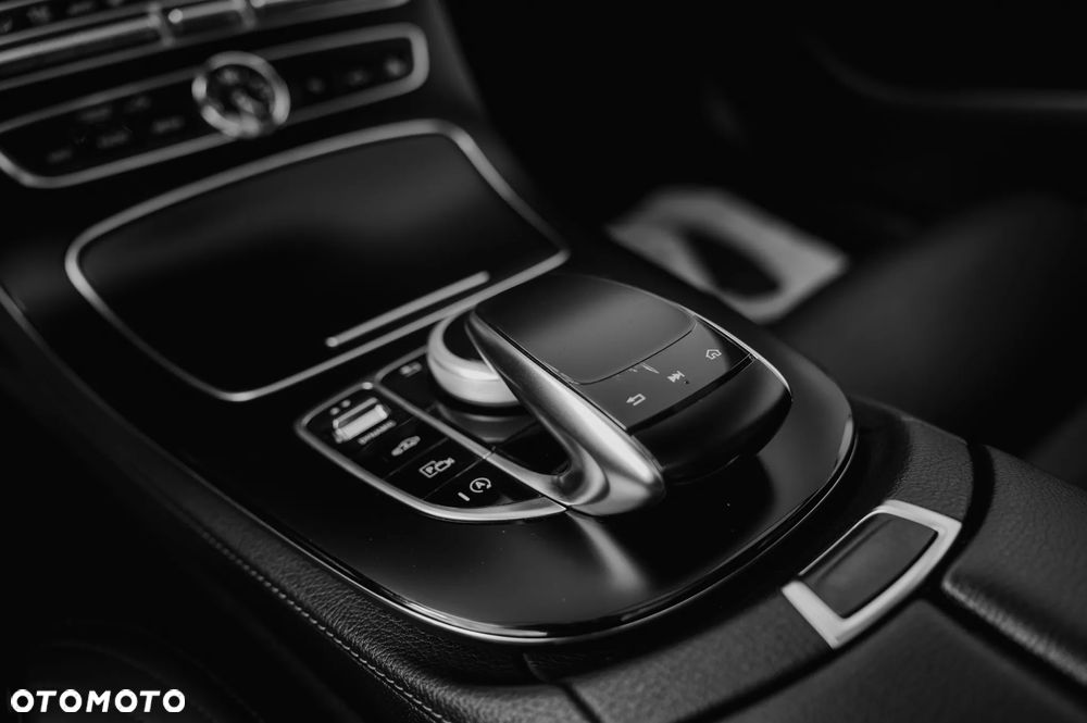 Mercedes-Benz Klasa E 220 d 4-Matic Business Edition 9G-TRONIC - 26