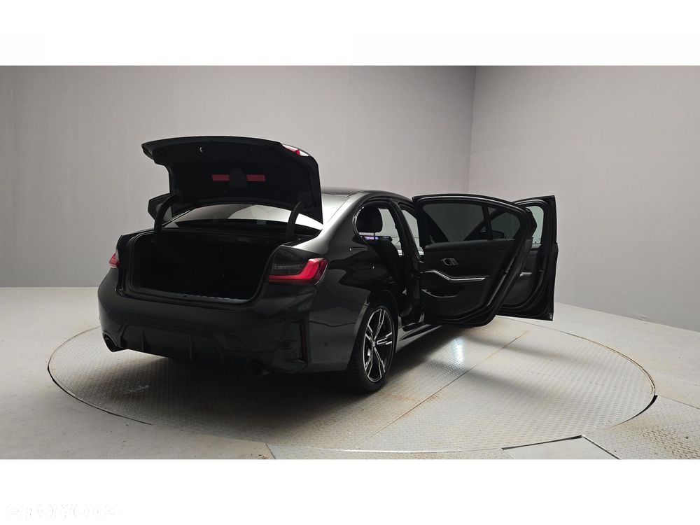 BMW Seria 3 320d xDrive mHEV M Sport - 12