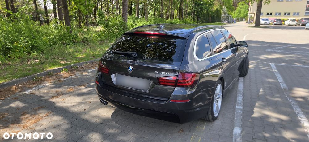 BMW Seria 5 530d xDrive - 14