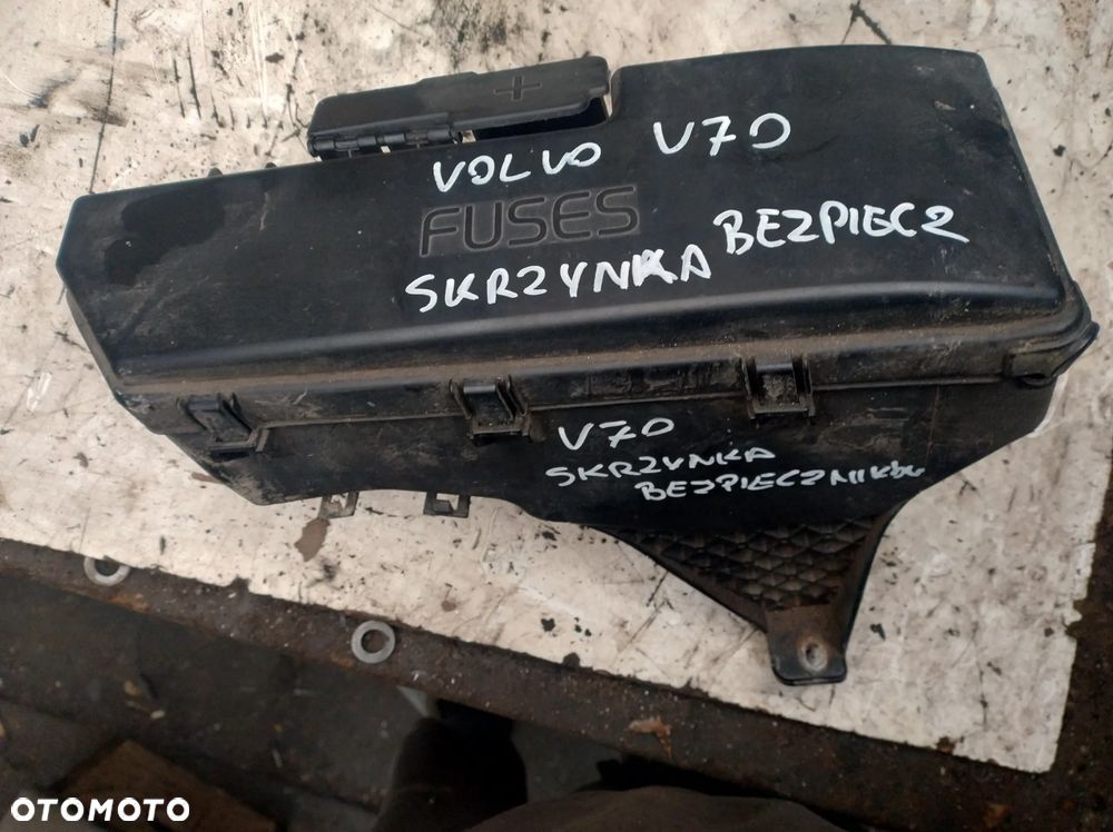 VOLVO V70 2,4 skrzynka bezpieczników 518322326 obudowa - 2