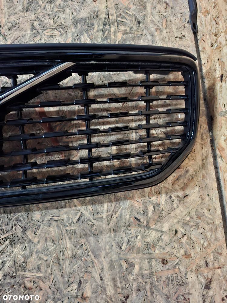 Volvo XC40 Grill R,Desing atrapa chłodnicy - 4