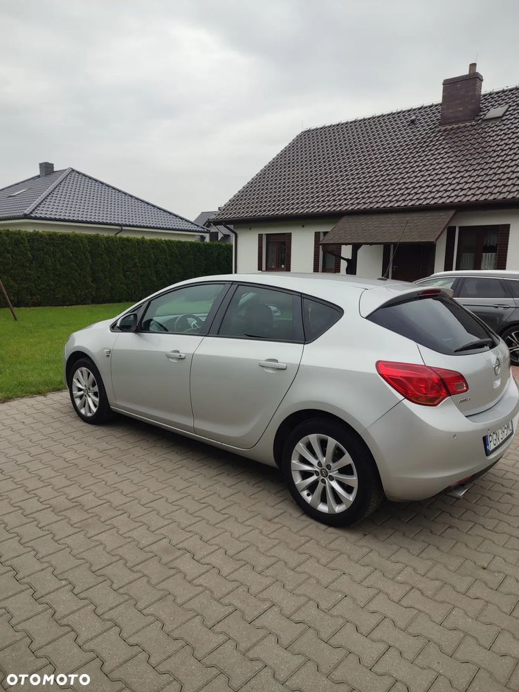 Opel Astra 1.4 Turbo 150 Jahre - 9