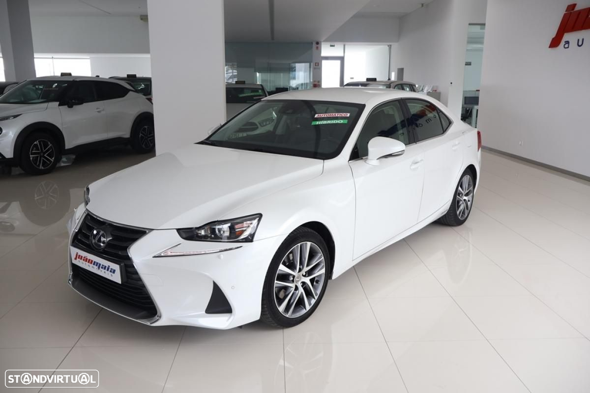 Lexus IS 300H - 10