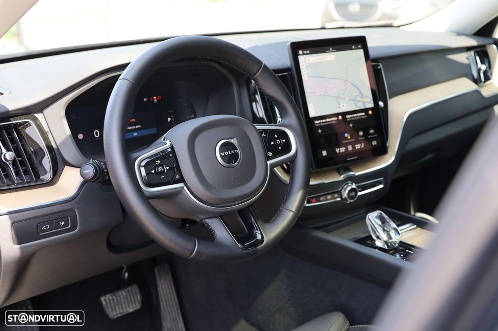 Volvo XC 60 2.0 T6 PHEV Plus Dark AWD - 11
