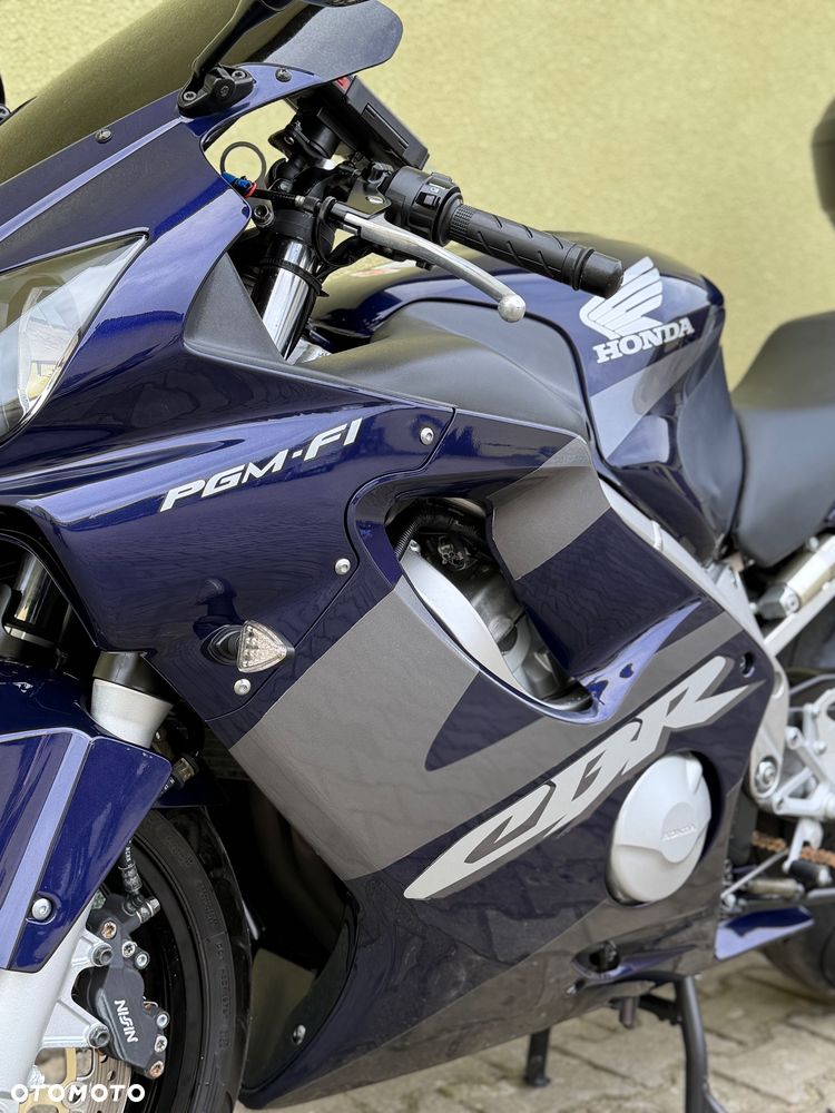 Honda CBR - 32