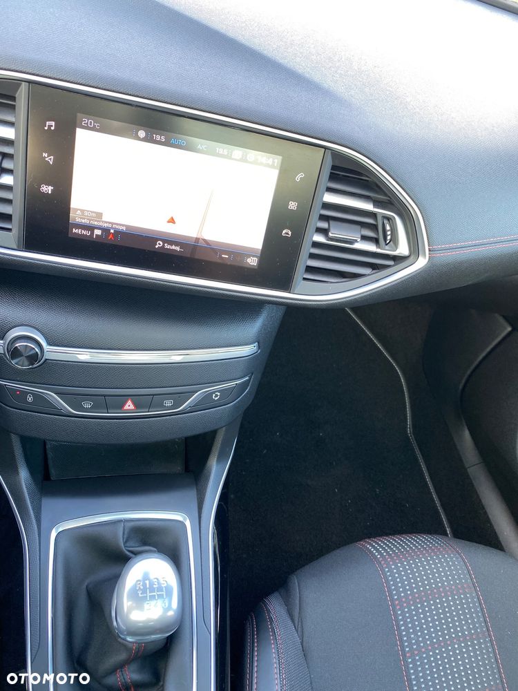 Peugeot 208 1.2 PureTech GT Line S&S - 12