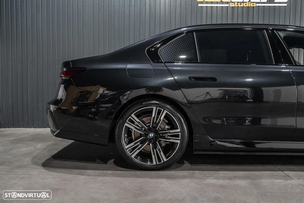 BMW 750 750e xDrive Pack Desportivo M - 47