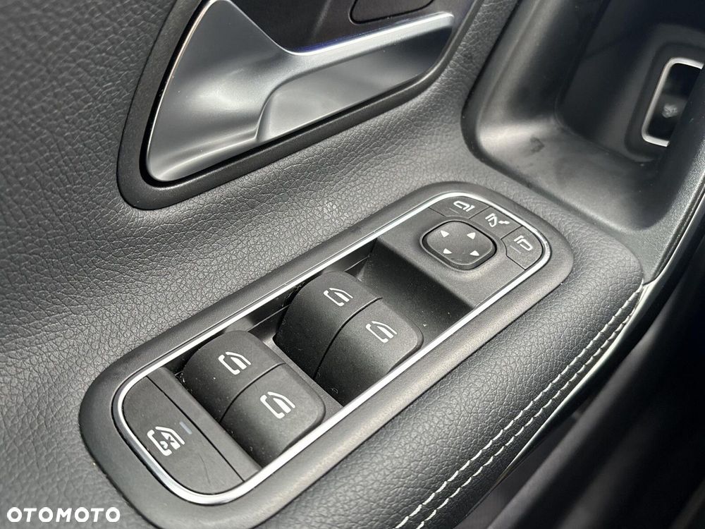 Mercedes-Benz CLA 180 Progressive 7G-DCT - 23