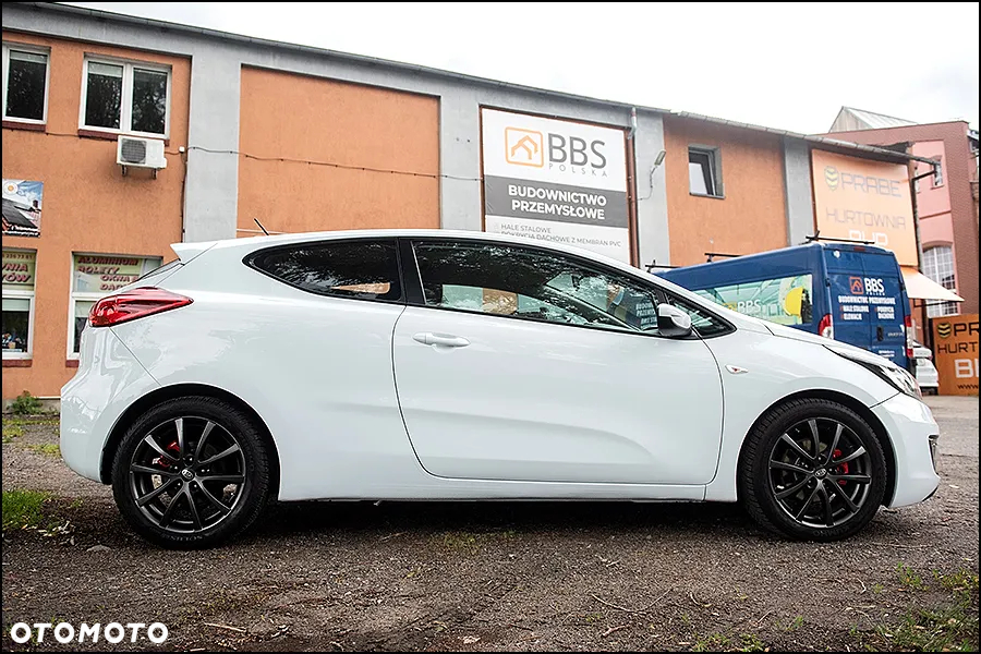Kia ProCeed - 10