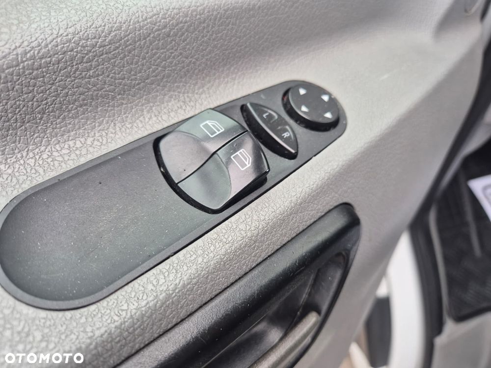 Mercedes-Benz Sprinter 316 CDi / KONTENER / WINDA  / TEMPOMAT / 3 MIEJSCA / 1 WŁ / SERWISOWANY - 23