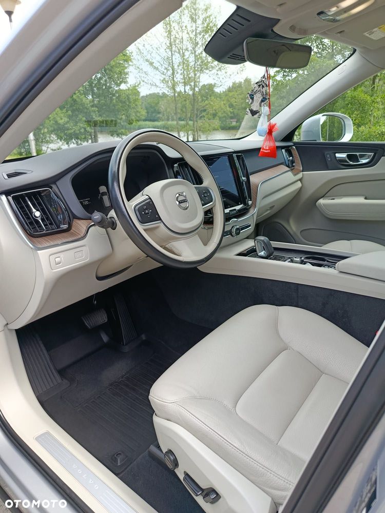 Volvo XC 60 B5 B Momentum - 9