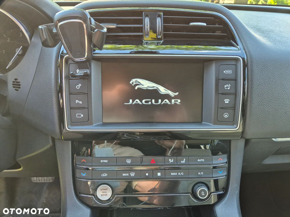 Jaguar F-Pace - 10
