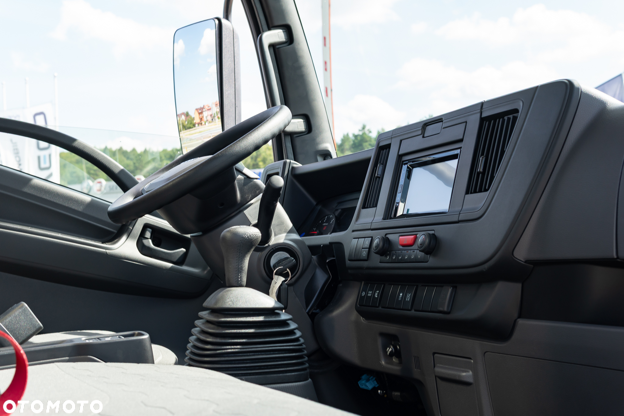 Isuzu M27 - 27