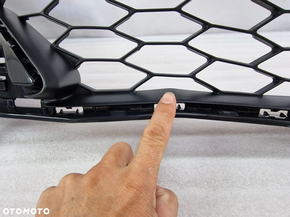 AUDI E-TRON Q6 85H 22- KRATKA ŚRODKOWA ZDERZAKA PRZEDNIEGO PRZÓD , NR 85H807683A , NR AUKCJI GL607 - 8