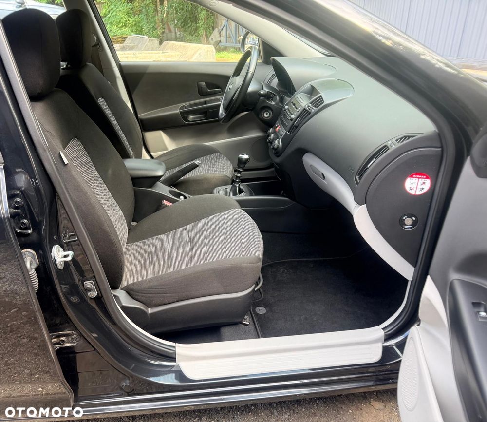 Kia Ceed - 9
