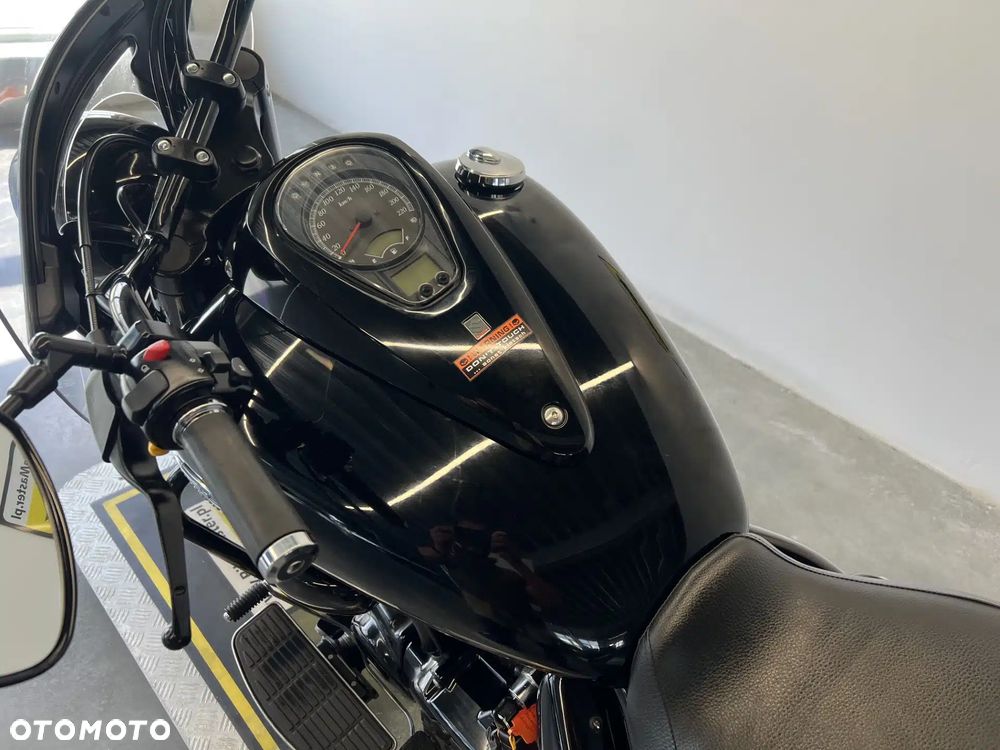 Suzuki Intruder - 11