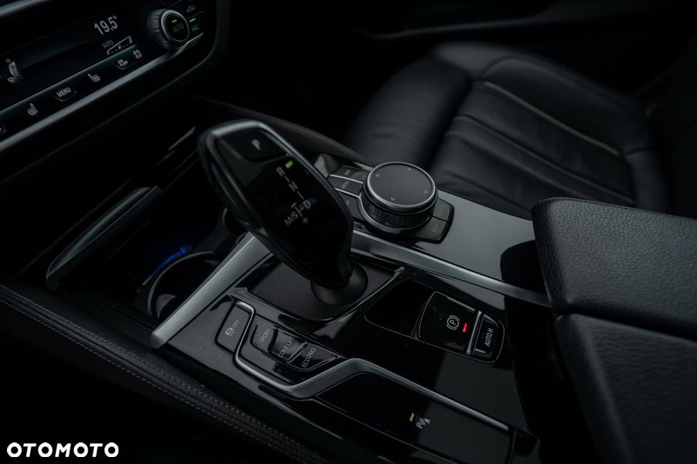 BMW Seria 5 520d xDrive Sport Line - 29