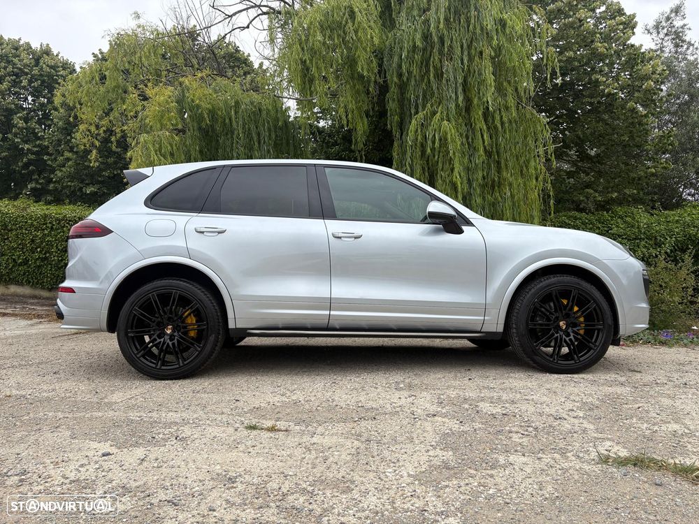 Porsche Cayenne Platinum Edition - 42