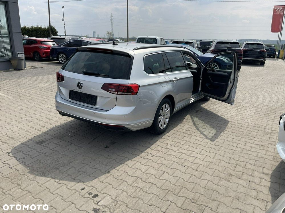 Volkswagen Passat Variant 2.0 TDI SCR DSG Conceptline - 6