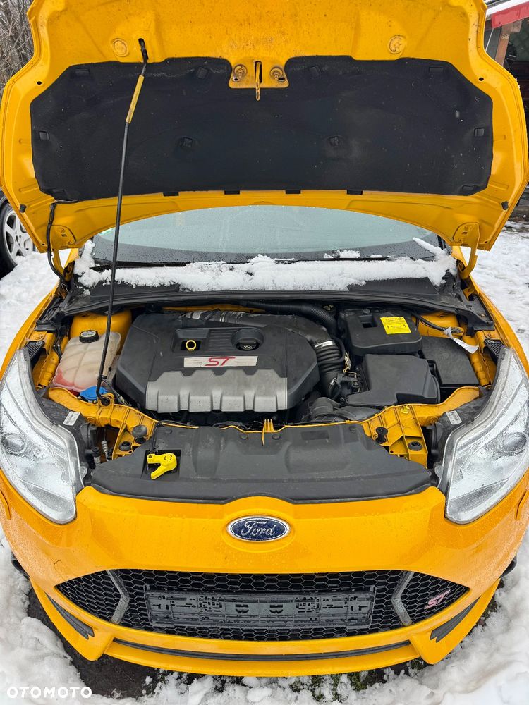 Ford Focus ver-2-0-ecoboost-st - 24