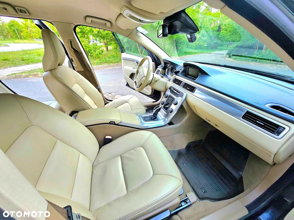 Volvo XC 70 D5 AWD Momentum - 11