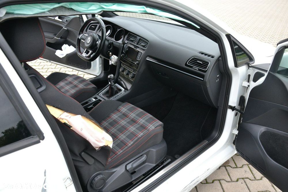 Volkswagen Golf - 13