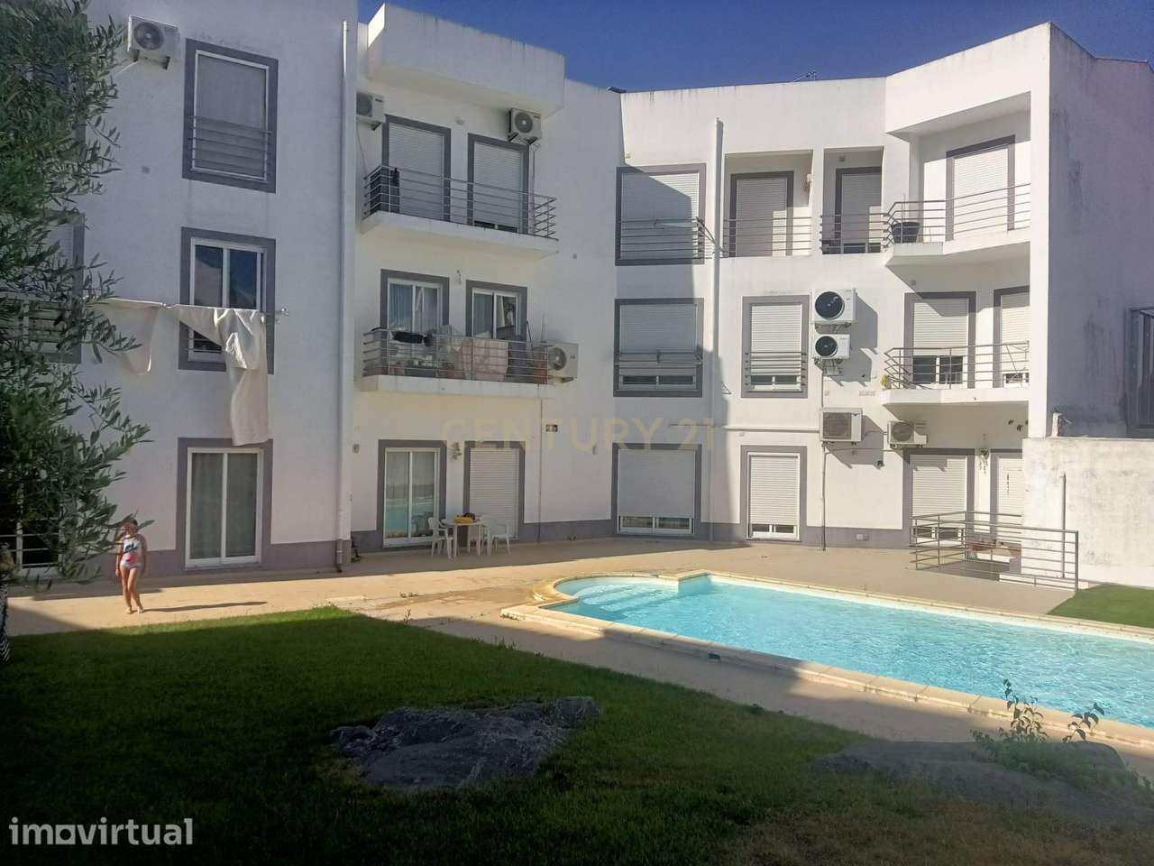 Apartamento T3, em condominio com piscina, no centro de Beja - Grande imagem: 2/49