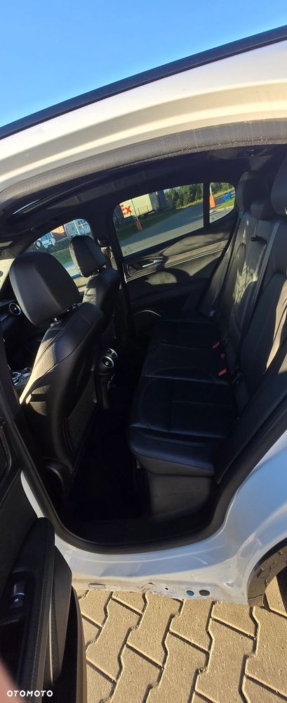 Alfa Romeo Stelvio 2.0 Turbo 16V AT8-Q4 Ti - 27