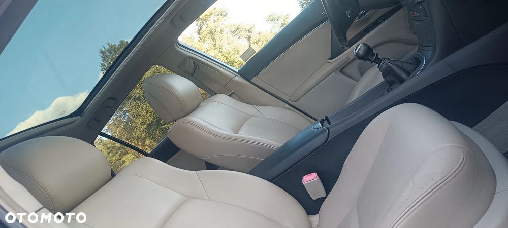 Toyota Avensis 2.2 D-4D Sol plus Premium - 12