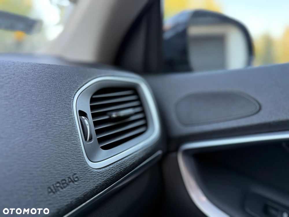 Volvo V40 D3 Momentum - 33