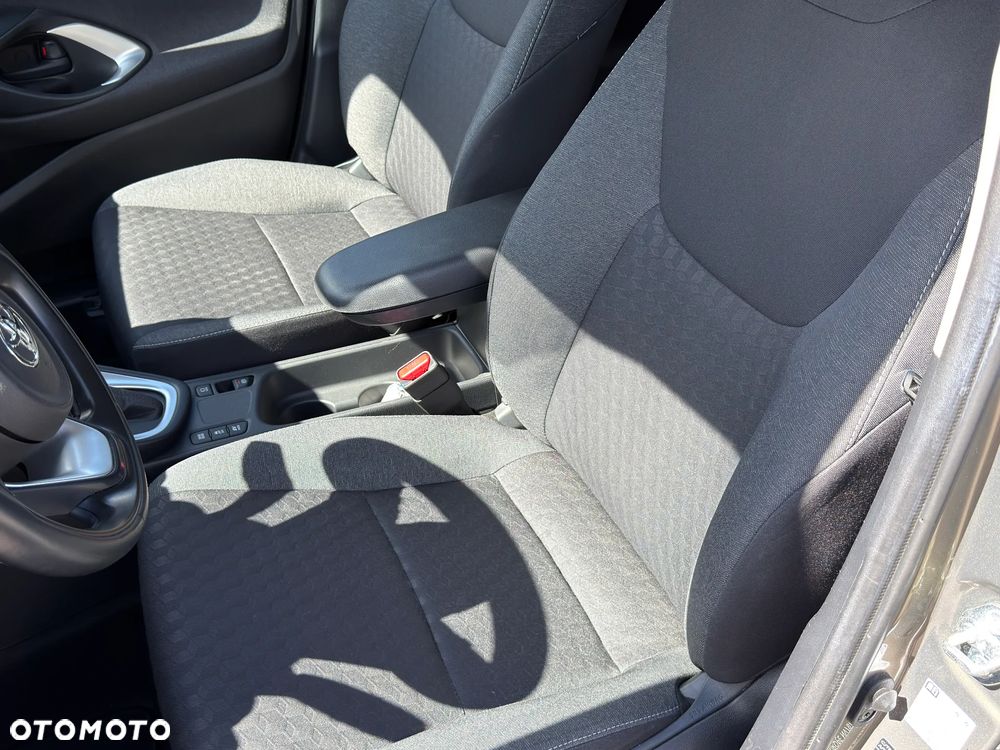 Toyota Yaris - 16