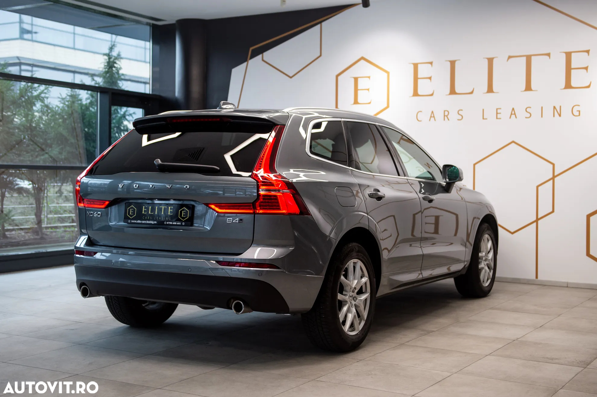 Volvo XC 60 B4 MHEV AWD Momentum Pro - 11