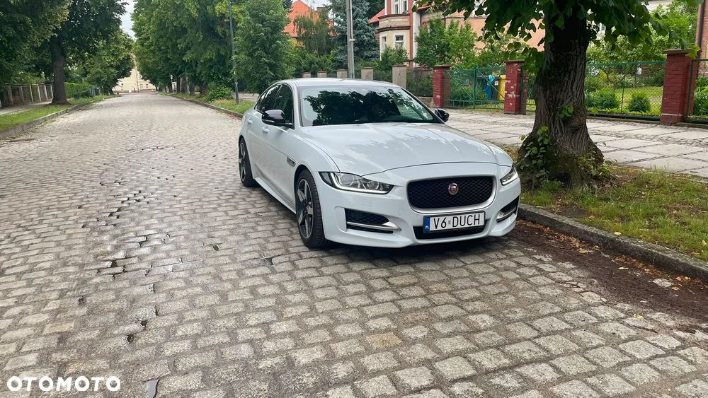 Jaguar XE 2.0 D R-Sport - 9