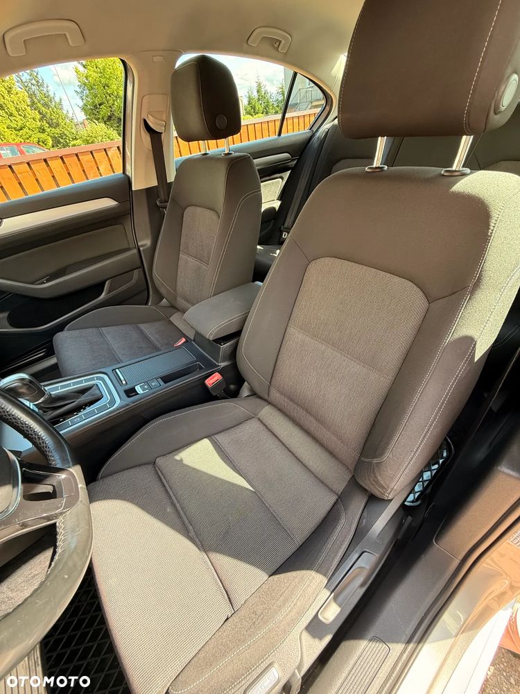 Volkswagen Passat - 10