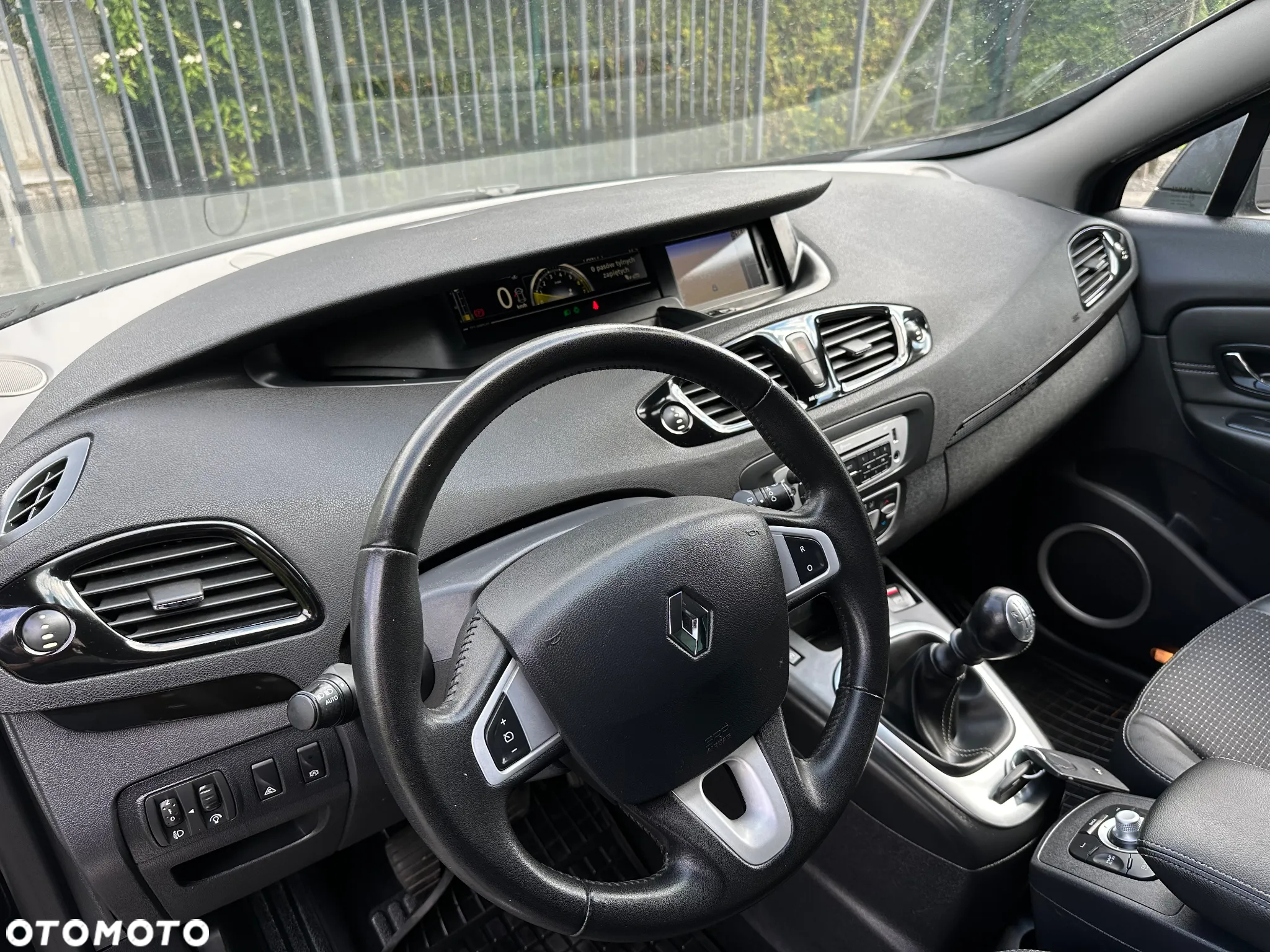 Renault Grand Scenic - 4