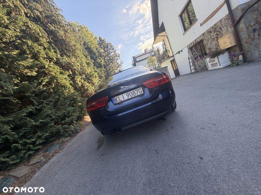 Jaguar XE - 3