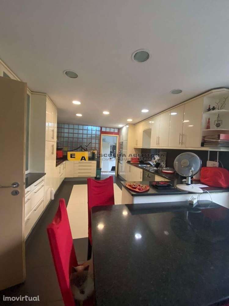 Moradia T5 com 4 frentes - Grande imagem: 3/45