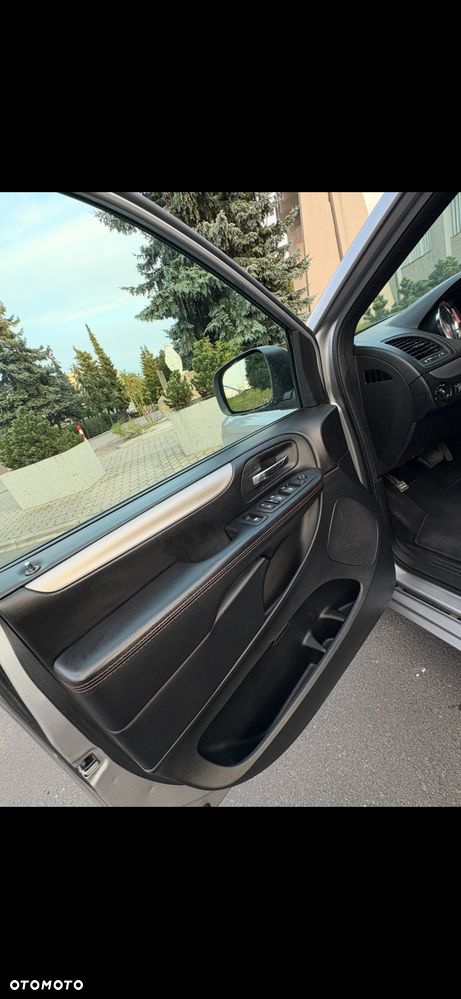 Dodge Grand Caravan 3.6 R/T - 12