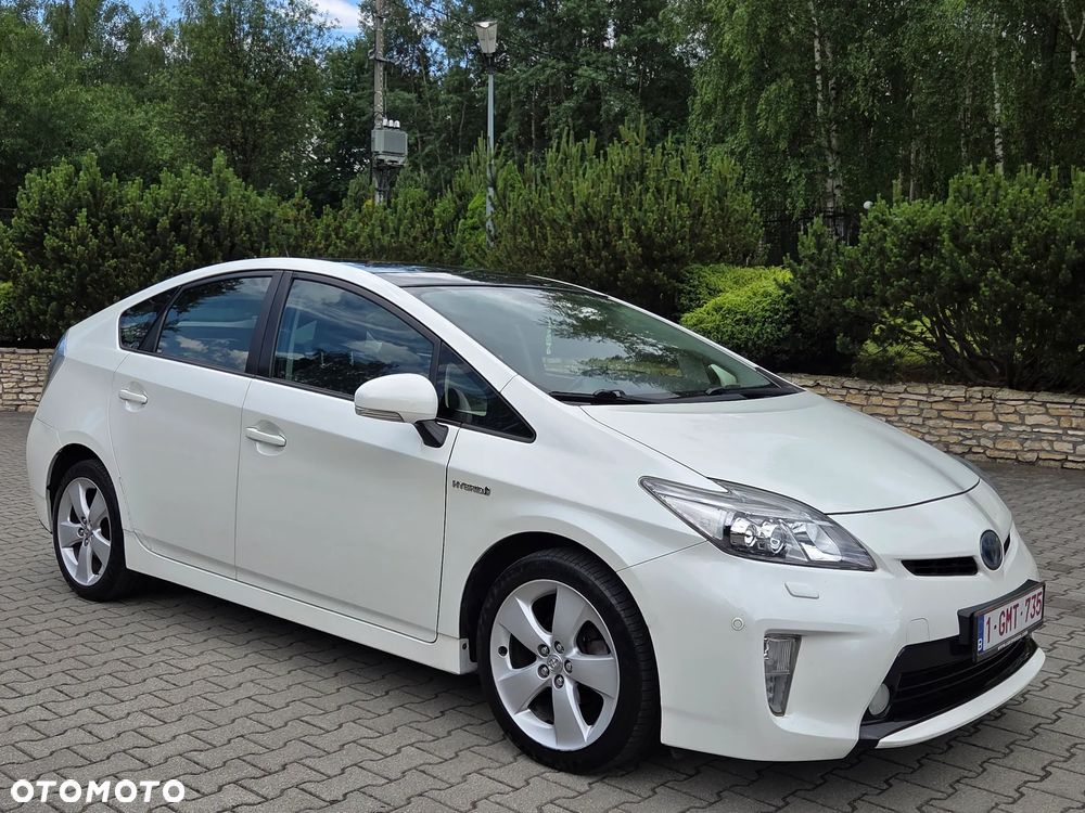 Toyota Prius (Hybrid) Executive - 12